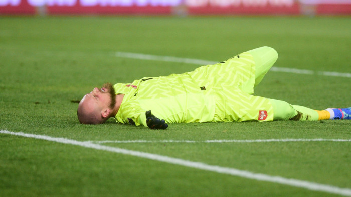 Au, kakav povratak: Rajković posle tri meseca stao na gol i dobio crveni karton (VIDEO)