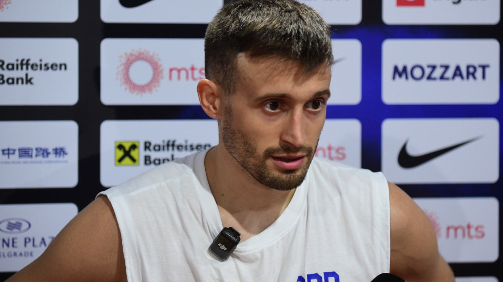 Avramović: Svi nas gledaju kao favorita, ali to mora da se zaradi na terenu (VIDEO)