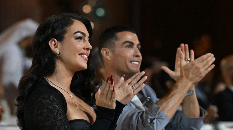 Svete, da li je to nju Ronaldo zaprosio?! Pljušte čestitke, Georgina rekla: "Da, želim"!