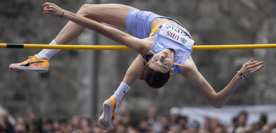 Topićeva kao "Mala sirena" - Srpska atletičarka zbog jednog poteza zapalila mreže (VIDEO)