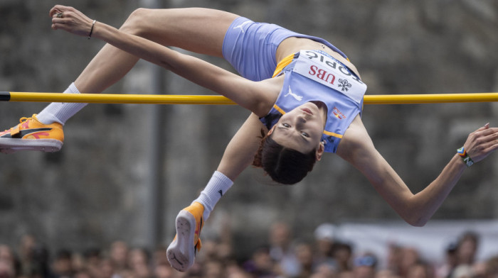 Topićeva kao "Mala sirena" - Srpska atletičarka zbog jednog poteza zapalila mreže (VIDEO)