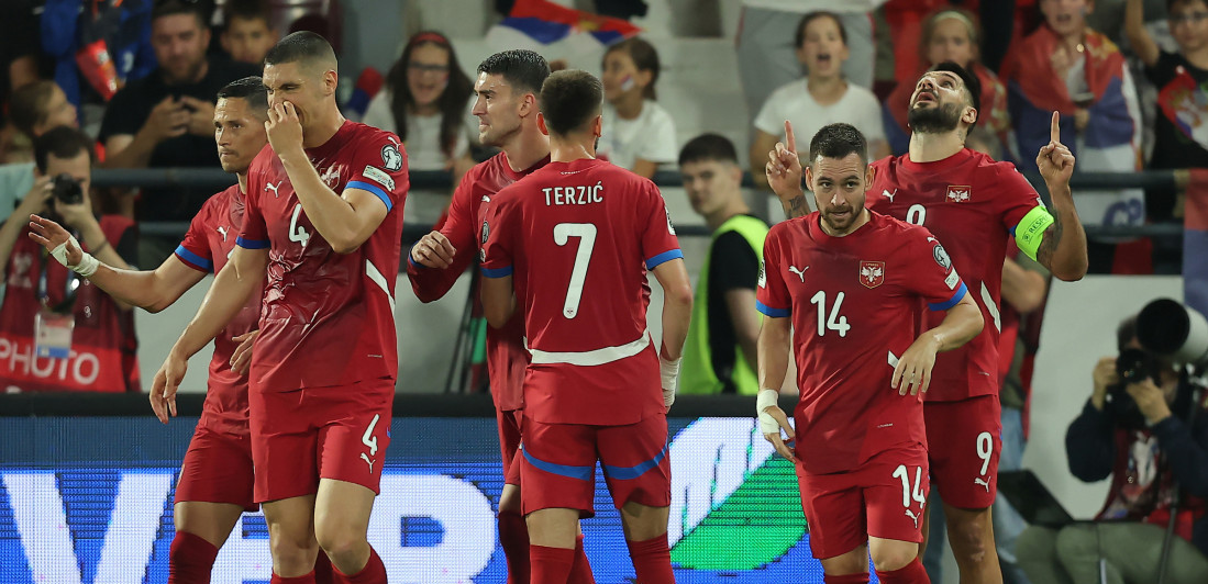 Fudbaleri Srbije dobili novu opremu: Više nema crvene boje, samo plava i bela (FOTO)