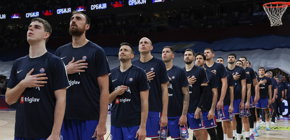 Da se naježiš! Himna, trobojka i košarka - Cela Arena zagrmela zbog "orlova" (VIDEO)