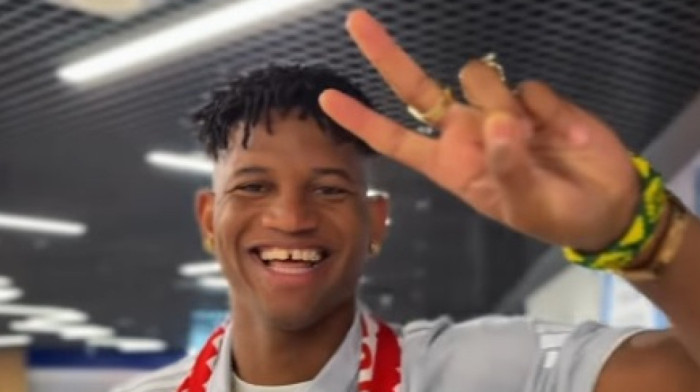 Novo pojačanje Zvezde sletelo u Beograd: Stajling mu je hit (VIDEO)