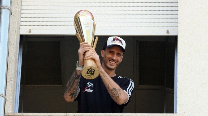 Veliki borac: Reprezentativac Italije uprkos leukemiji ima novi klub - potpisao za Dinamo Veliki borac: Reprezentativac Italije uprkos leukemiji ima novi klub - potpisao za Dinamo