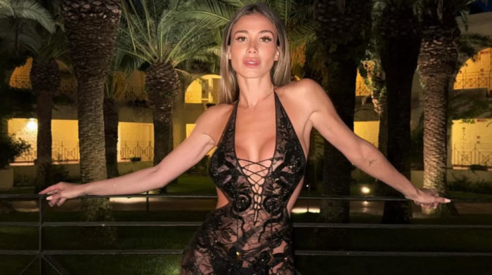 Vrela kao Afrika, a grudi na izvol'te! Seksepilna Dileta svukla sve sa sebe, svi gledaju samo u jedno (FOTO)