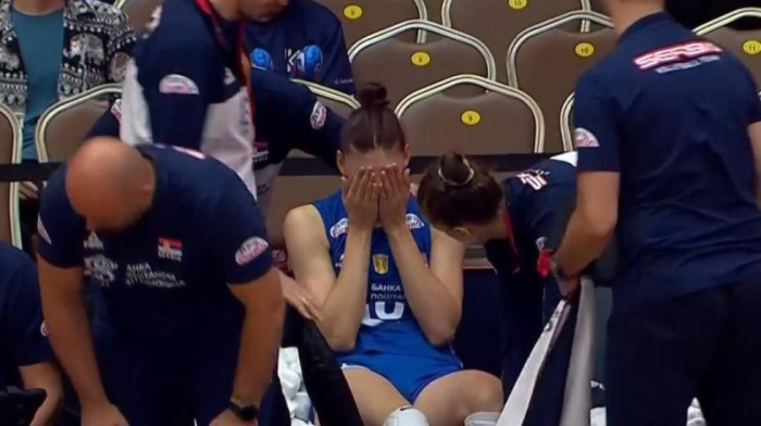 Čitava nacija strepi: Prvi snimak Tijane Bošković nakon stravične povrede (VIDEO) Čitava nacija strepi: Prvi snimak Tijane Bošković nakon stravične povrede (VIDEO)