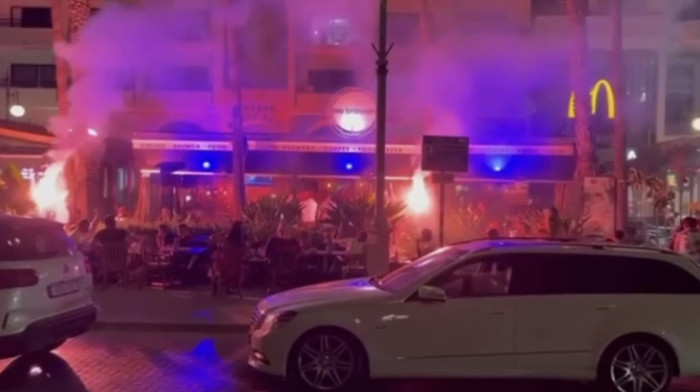Baklje na sve strane! "Delije" napravile šou na Kipru noć pred Pafos (VIDEO)