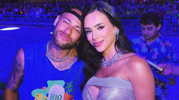 Sve na izvol'te! Bruna okačila hot selfi iz kreveta, grudi kao baloni pred pucanjem (FOTO)