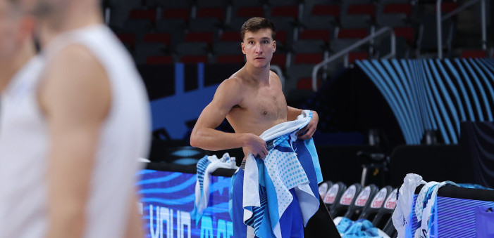 Bela majica, taman ten, pogled hladan kao led: Bogdanović objavio vrelu fotku sa mora, mreže gore (FOTO)