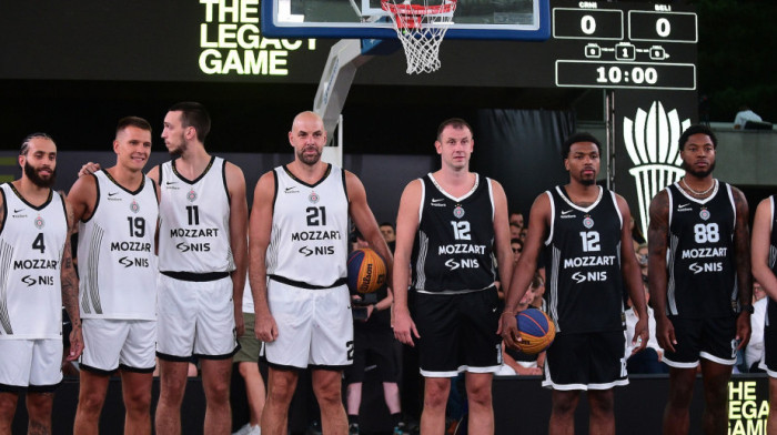 Spektakl na Avali - Bivši i sadašnji asovi crno-belih oduševili navijače (FOTO/VIDEO) Spektakl na Avali - Bivši i sadašnji asovi crno-belih oduševili navijače (FOTO/VIDEO)