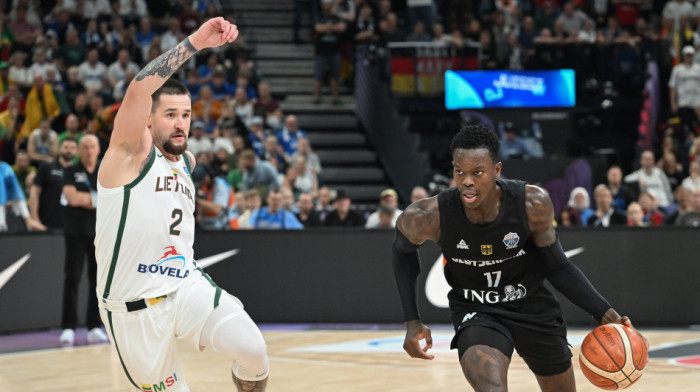 Atamane, od*ebi odavde! Uuuuuu, kakva prozivka: Šruder udario na Turčina (FOTO) Atamane, od*ebi odavde! Uuuuuu, kakva prozivka: Šruder udario na Turčina (FOTO)