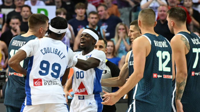 Dončić nije mogao sam sa Francuzima! Meč obeležio bezobrazan i prljav potez Franciska Dončić nije mogao sam sa Francuzima! Meč obeležio bezobrazan i prljav potez Franciska