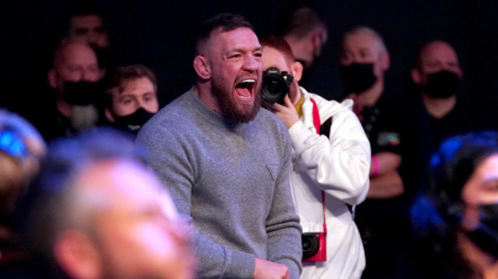 Haos u Budvi, Mekgregor bežao od munja i gromova: "Ovo je najluđa stvar ikad" (VIDEO) Haos u Budvi, Mekgregor bežao od munja i gromova: "Ovo je najluđa stvar ikad" (VIDEO)