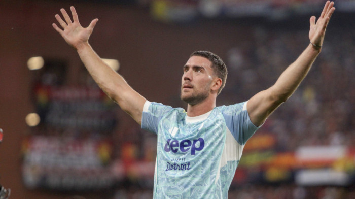 Ti si promašaj, samo uzimaš pare - Brutalan napad na Vlahovića Ti si promašaj, samo uzimaš pare - Brutalan napad na Vlahovića