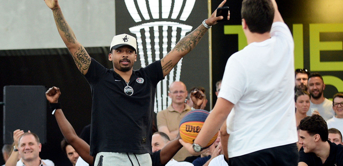 Misteriozna poruka Karlika Džonsa: Oglasio se na mrežama, napisao samo tri reči (FOTO)