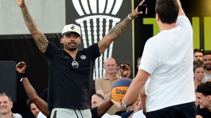 Misteriozna poruka Karlika Džonsa: Oglasio se na mrežama, napisao samo tri reči (FOTO)