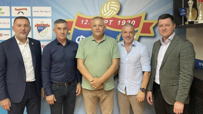 Potpisani ugovori za izgradnju! Beograd dobija savremene fudbalske terene (FOTO) Potpisani ugovori za izgradnju! Beograd dobija savremene fudbalske terene (FOTO)