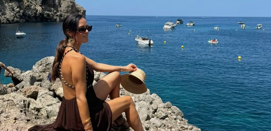 Ma Anči, bezobraznice! Srpkinja podelila hot fotku u bademantilu, opasno provocira otkako je slobodna (FOTO)