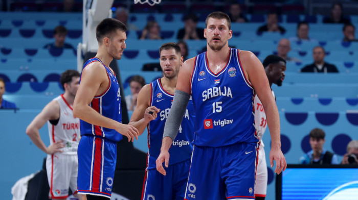 Srbi besni na Pešića - Selektor na udaru posle poraza, prve reakcije navijača