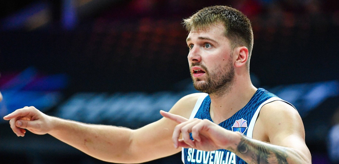 Dončić šikanira saigrače - Naterao Omića da uradi 50 sklekova (VIDEO)