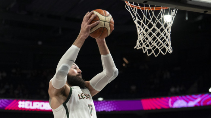 Čuo sam se sa Jokićem, pričali smo o konjima - Valančijunas raspoložen po dolasku u Rigu Čuo sam se sa Jokićem, pričali smo o konjima - Valančijunas raspoložen po dolasku u Rigu