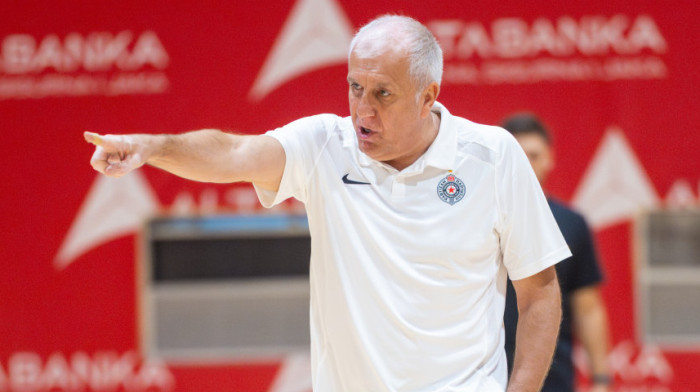"Karlik Džons je problem": Željko Obradović zabrinuo navijače Partizana "Karlik Džons je problem": Željko Obradović zabrinuo navijače Partizana