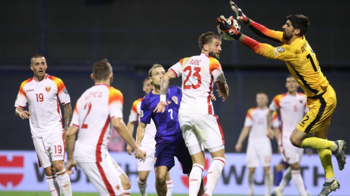 Crnogorci se izvinjavali Hrvatima zbog bombardovanja Dubrovnika (FOTO) Crnogorci se izvinjavali Hrvatima zbog bombardovanja Dubrovnika (FOTO)