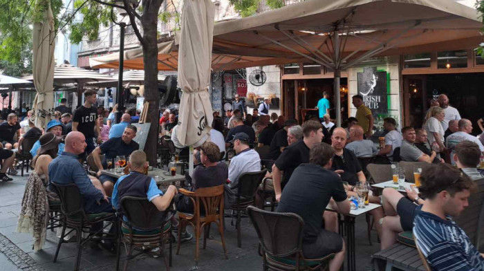 Englezi okupirali Beograd: Zagreva se atmosfera pred spektakl na "Marakani" (FOTO)