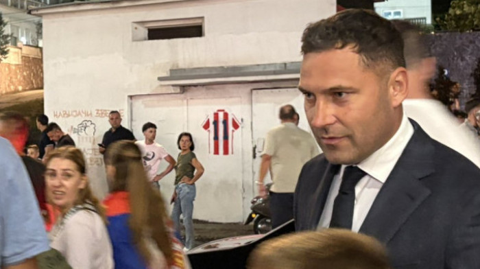 Duško Tošić na "Marakani"! Evo sa kim gleda "orlove" protiv Engleza! (FOTO)