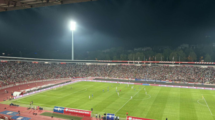 Kakva atmosfera na "Marakani"! I Englezi da čuju kako grmi: Kosovo je Srbija! (VIDEO)