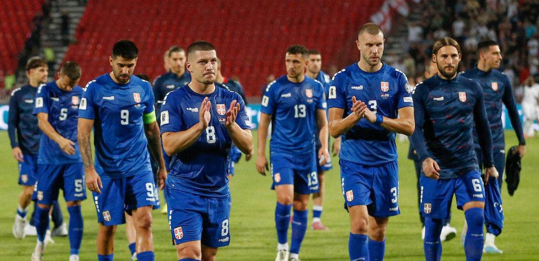 Navijači bljuju vatru posle fijaska - Hoće da oteraju Piksija, paljba i po fudbalerima
