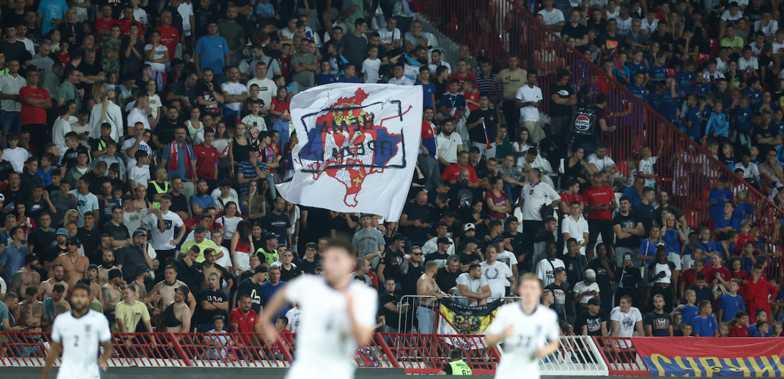 Čulo se skandiranje Kosovo je Srbija - Tužibabe Englezi, smeta im istina