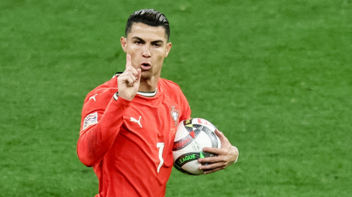 Skandal - Ronaldo gurnuo navijača, pa mu poručio: Rekao sam da odje*eš (VIDEO)
