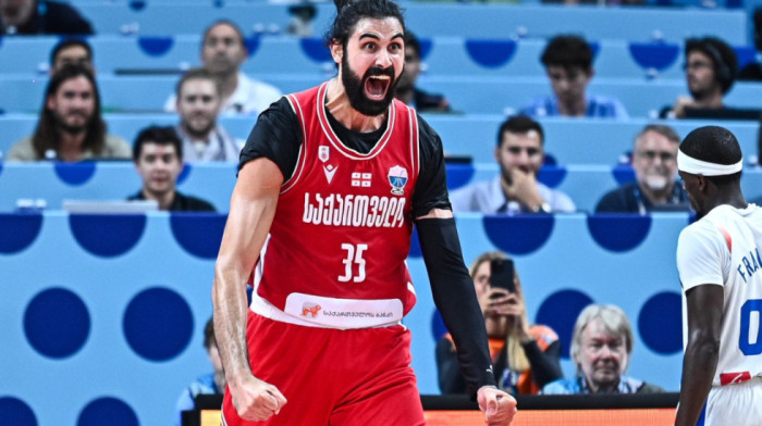 Bitadze napravio haos posle isključenja: Pesnicama udarao u vrata (VIDEO) Bitadze napravio haos posle isključenja: Pesnicama udarao u vrata (VIDEO)