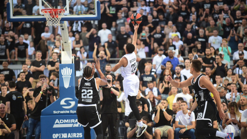 Trojkaaaaaaa! Grobari u transu: Partizan ponovo vodi protiv Grka (VIDEO)