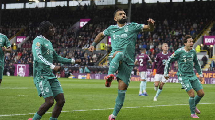 Samo Salah Liverpul spasava: Redsi u nadoknadi sa bele tačke slomili Barnli (VIDEO) Samo Salah Liverpul spasava: Redsi u nadoknadi sa bele tačke slomili Barnli (VIDEO)