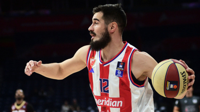 Kalinić povređen: Zvezdin veteran iznet sa terena uz bolan krik (VIDEO) Kalinić povređen: Zvezdin veteran iznet sa terena uz bolan krik (VIDEO)