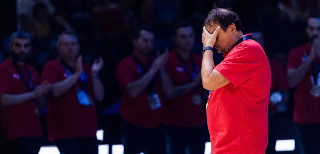 Ataman očajan posle poraza, plakao na dočeku (VIDEO)