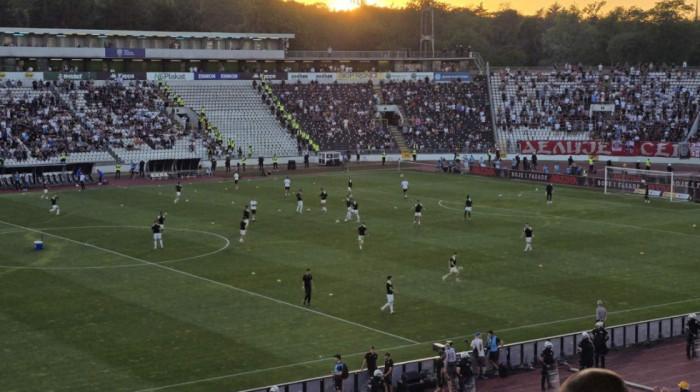 Humska zagrmela: Ovacije za tim Srđana Blagojevića pred derbi (VIDEO)