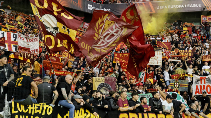 Naoružani navijači Rome pravili haos u Nici: Uhapšeno više od 100 huligana (VIDEO)