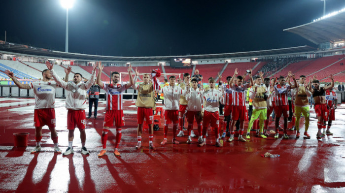 Fudbaleri Zvezde stali pred navijače posle Seltika - Pogledajte šta se desilo (VIDEO)