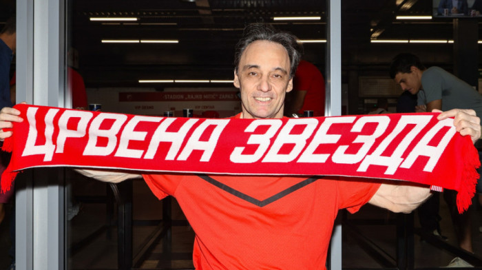 Dirljiva scena na "Marakani": Zvonko Milojević poslao važnu poruku navijačima (VIDEO) Dirljiva scena na "Marakani": Zvonko Milojević poslao važnu poruku navijačima (VIDEO)