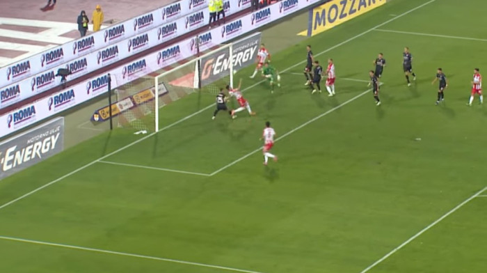Šta je promašio igrač Zvezde... Ovo se ne dešava često u fudbalu (VIDEO)