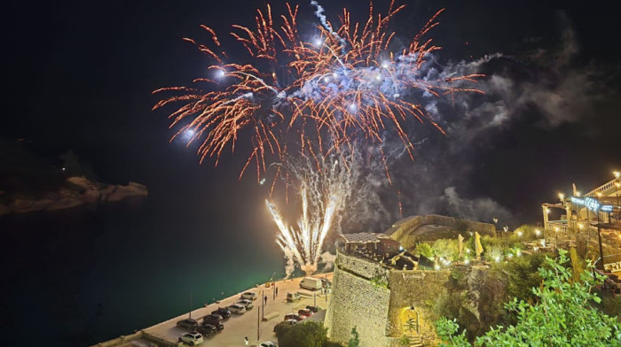 Ulcinj sa legendama poslao poruku svetu: Veličanstvenim vatrometom završen 4. Mundijal prijateljstva
