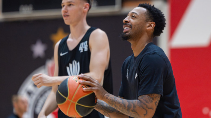 Karlik Džons ponovo na terenu: Legendarno, pogledajte kako trenira plejmejker Partizana (FOTO)