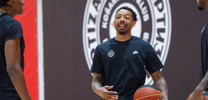 Ovo se čekalo! Otkriveno kada se Karlik Džons vraća na teren, navijači nisu mogli da čuju bolje vesti