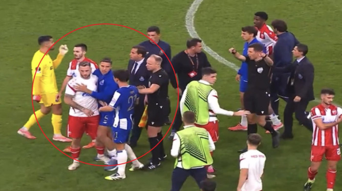 Umalo izbila tuča! Arnautović se zaleteo na fudbalera Porta, saigrači ga jedva obuzdali (FOTO/VIDEO)