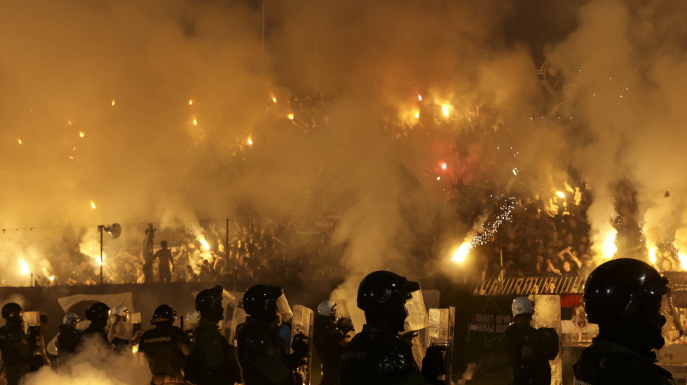 Neverovatne scene u Prijedoru - Evo šta su uradili "grobari" za 80. rođendan Partizana (VIDEO)