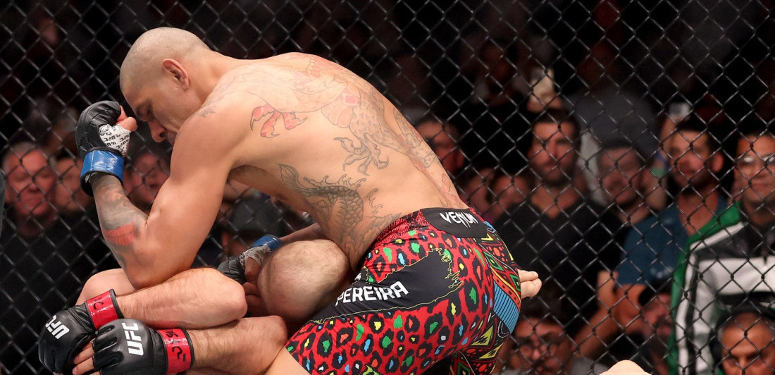 Sevale pesnice, laktovi... Pereira ubio od batina Ankalaeva i postao UFC šampion (VIDEO)